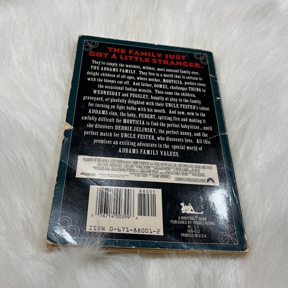 Vintage 1993 Addams Family Values Book - Picture 4 of 7